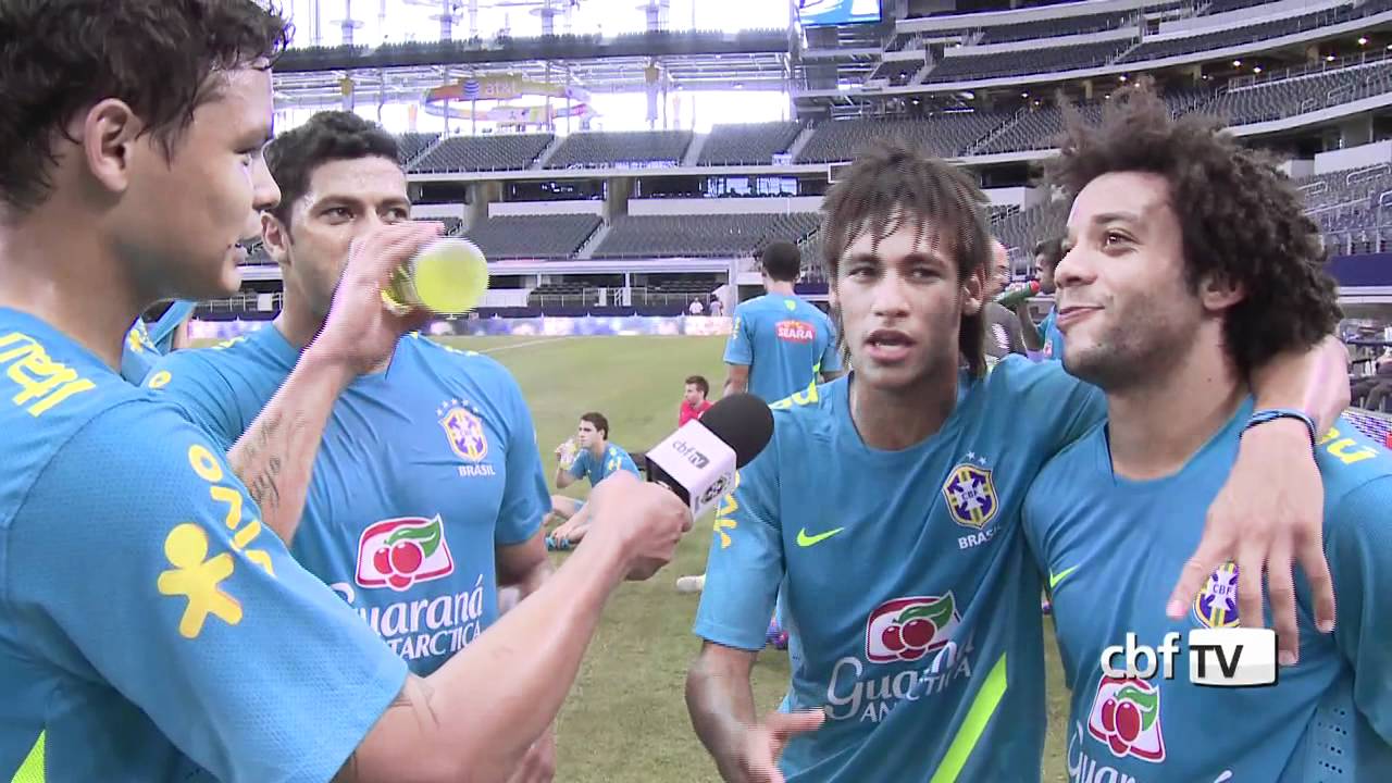 Time de azul vence o rachão por 4x1