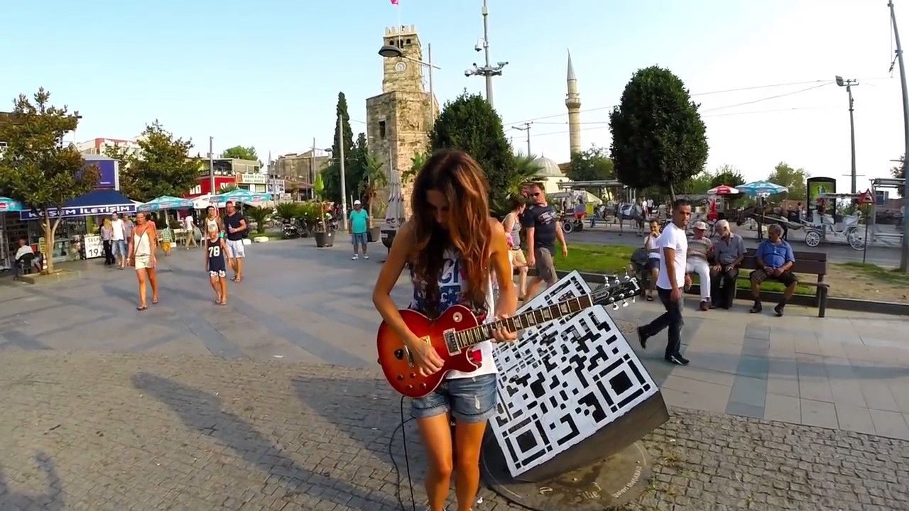 Stunning Female Electric Guitarist - Dubai Entertainers