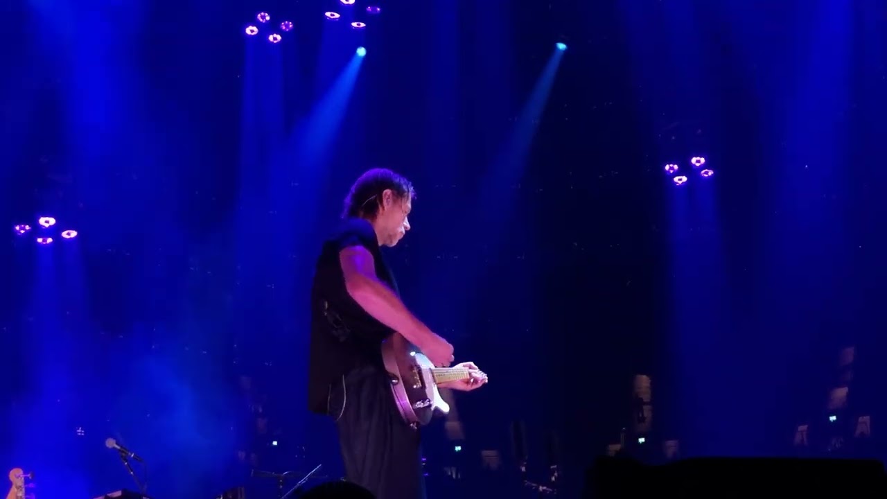 Optimistic - Radiohead. Live at the O2, London. 25/11/25. ‪‪​@Radiohead