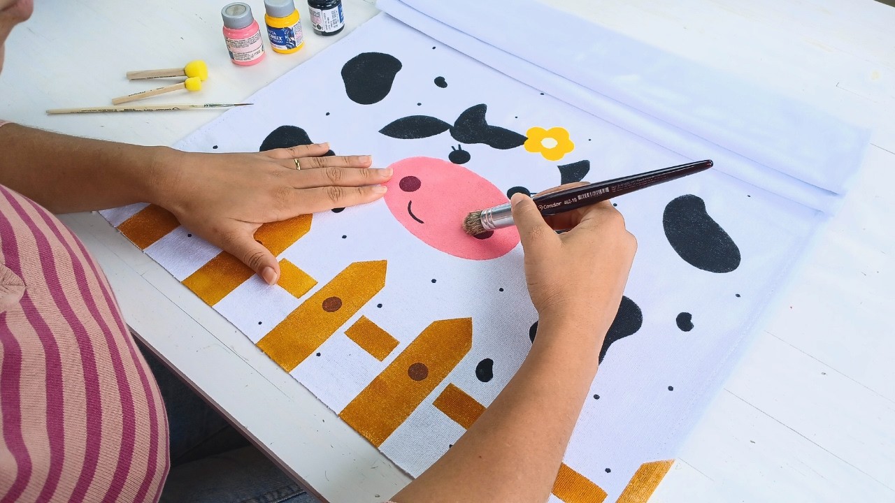 Vaca no Pano de Prato 🐄 Pintura Fácil em Tecido Passo a Passo
