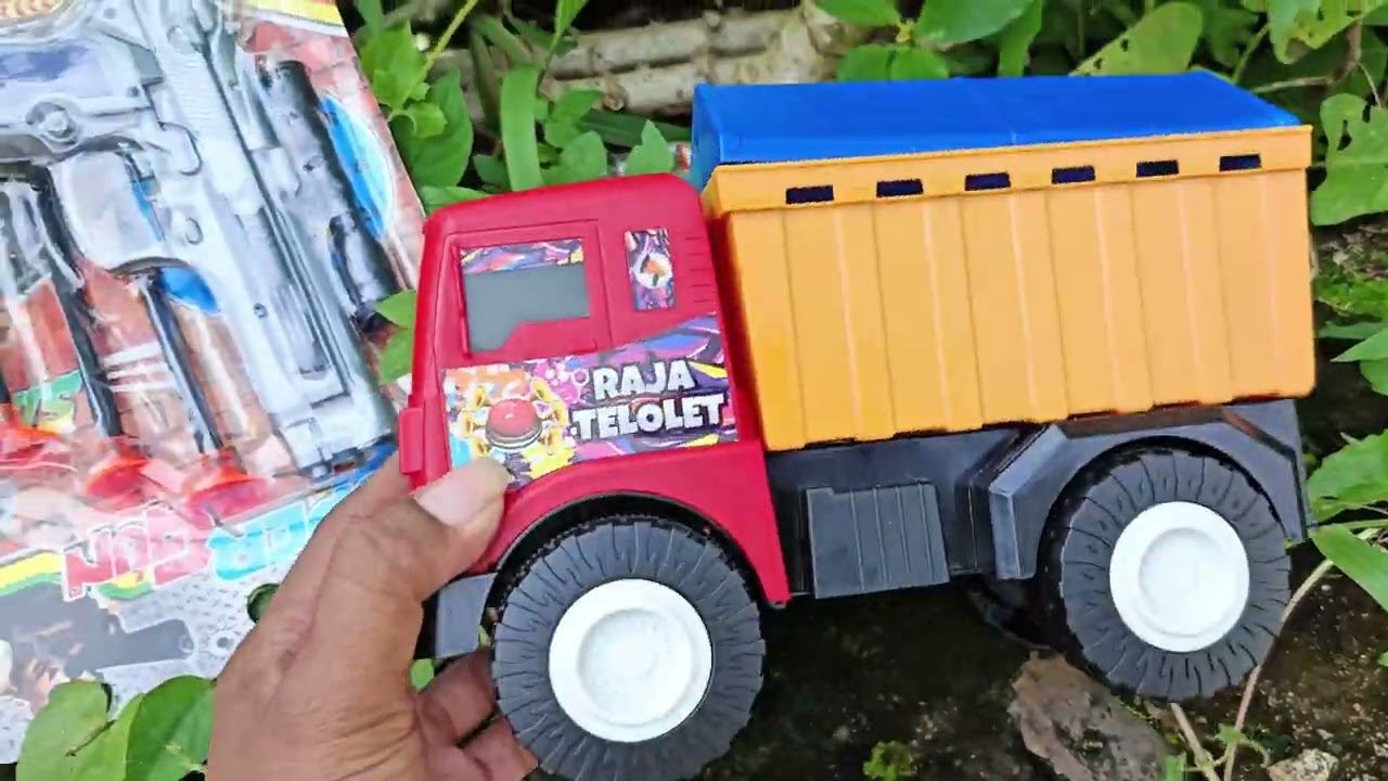 Mencari mainan | mobil balap, robot, ambulan, mobil bus, truk, truk oleng, mobil polisi, kapal
