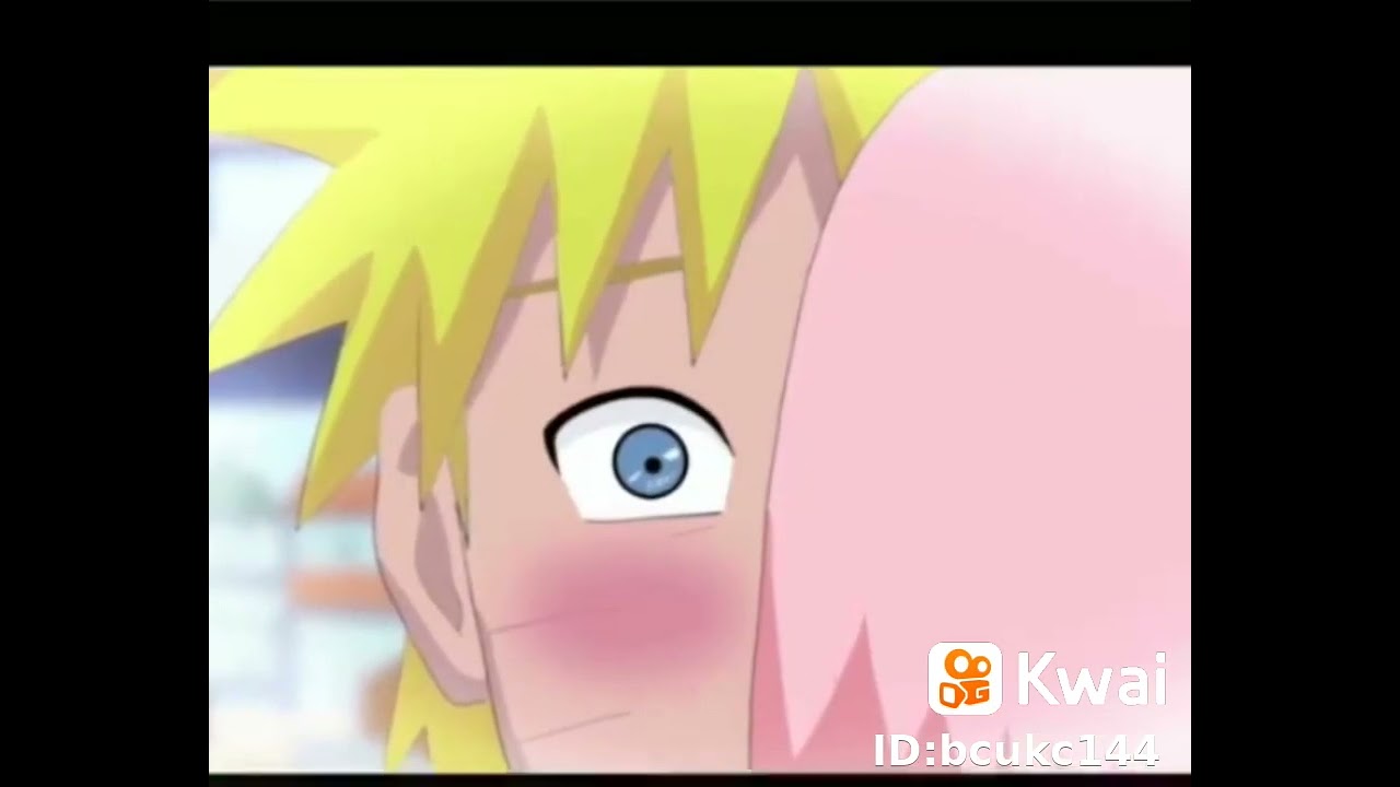 Sakura besa a Naruto