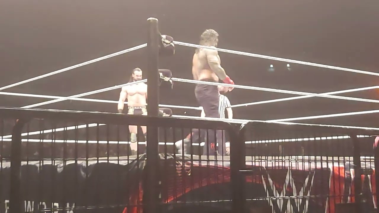 Drew Mcintyre VS Roman Reigns WWE LIVE PARIS 2022