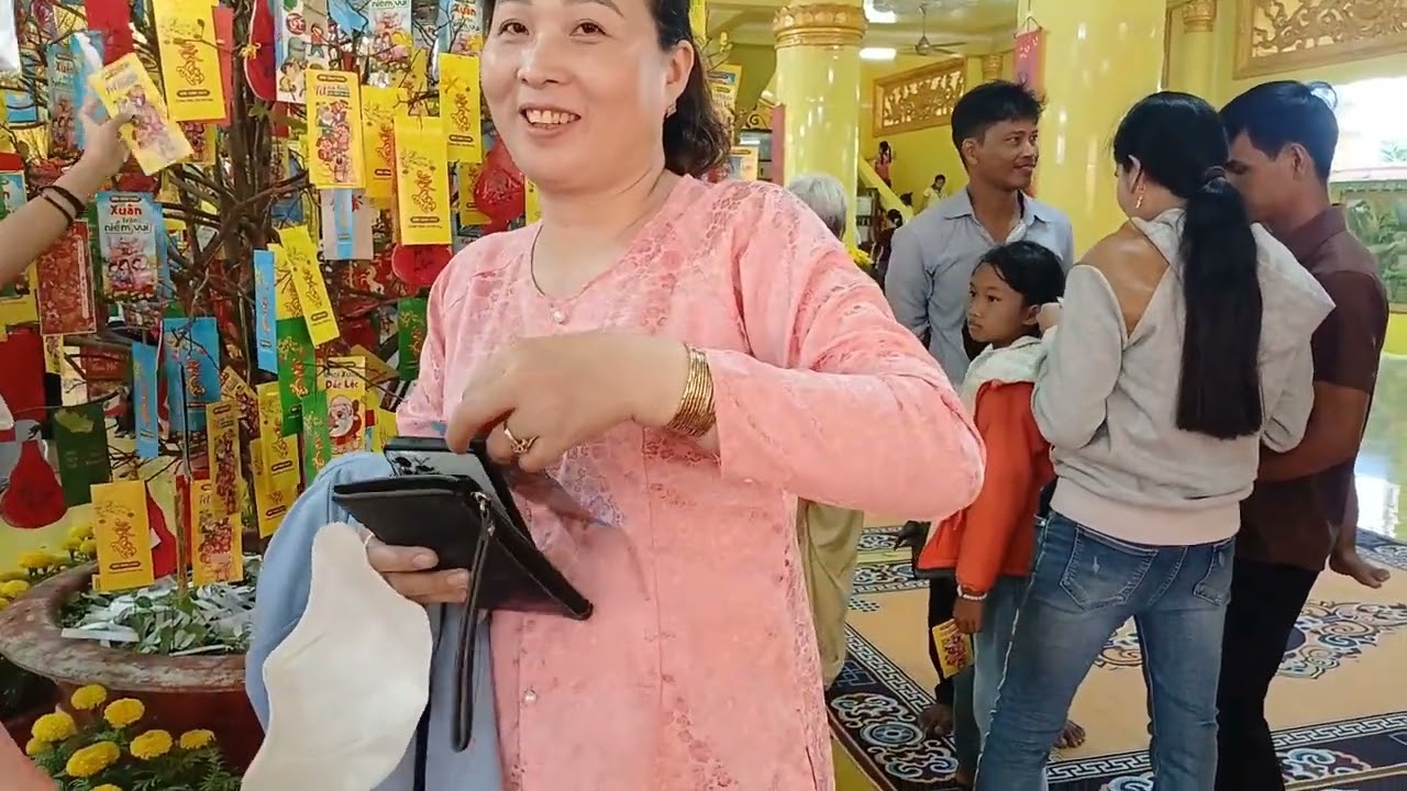 Một ngày đi chùa cùng da đình 