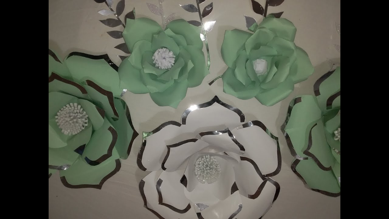 Manualidad de flores gigantes de cartulina.
