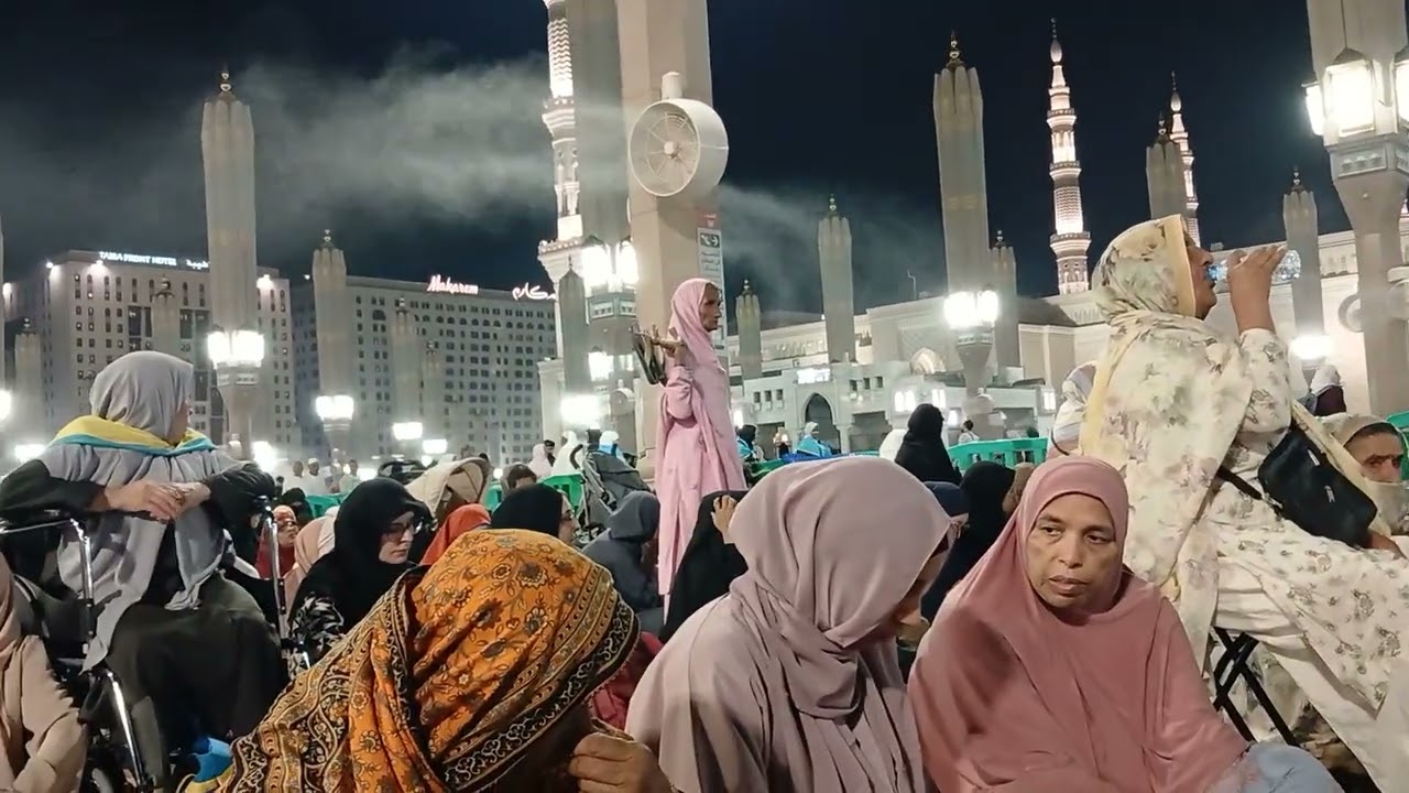 Menunggu sholat magrib di masjid Nabawi Madinah