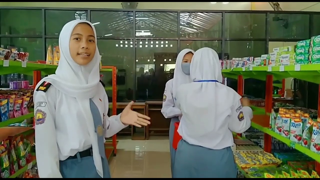 VIDEO PELAYANAN PRIMA PRAKTEK SISWA SMK NEGERI 1 SLAWI bdp 2 KELOMPOK 5