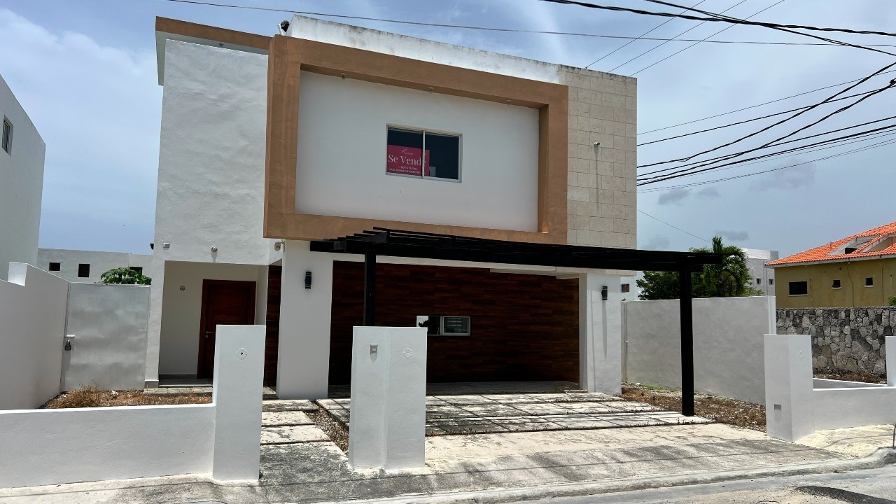 3 Bedroom Single Family Home, Residencial B&aacute;varo | Punta Cana, DO