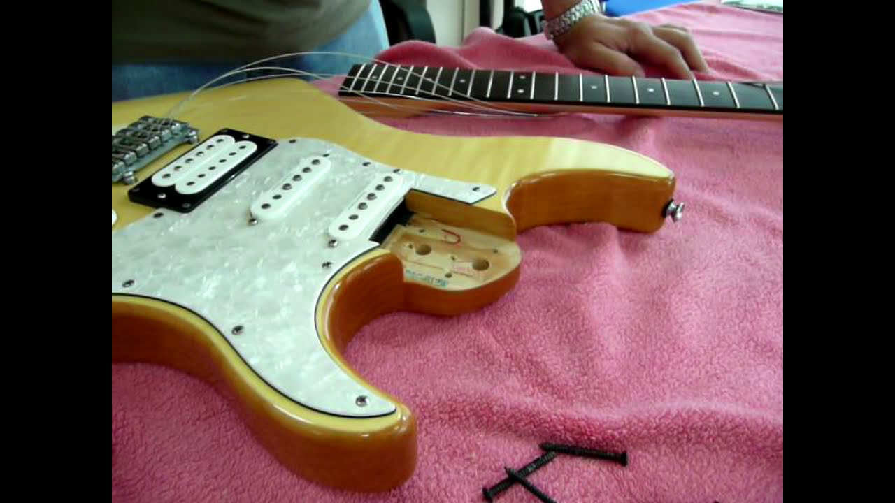 Cómo corregir el ángulo de entrada del mástil en el cuerpo en una guitarra eléctrica