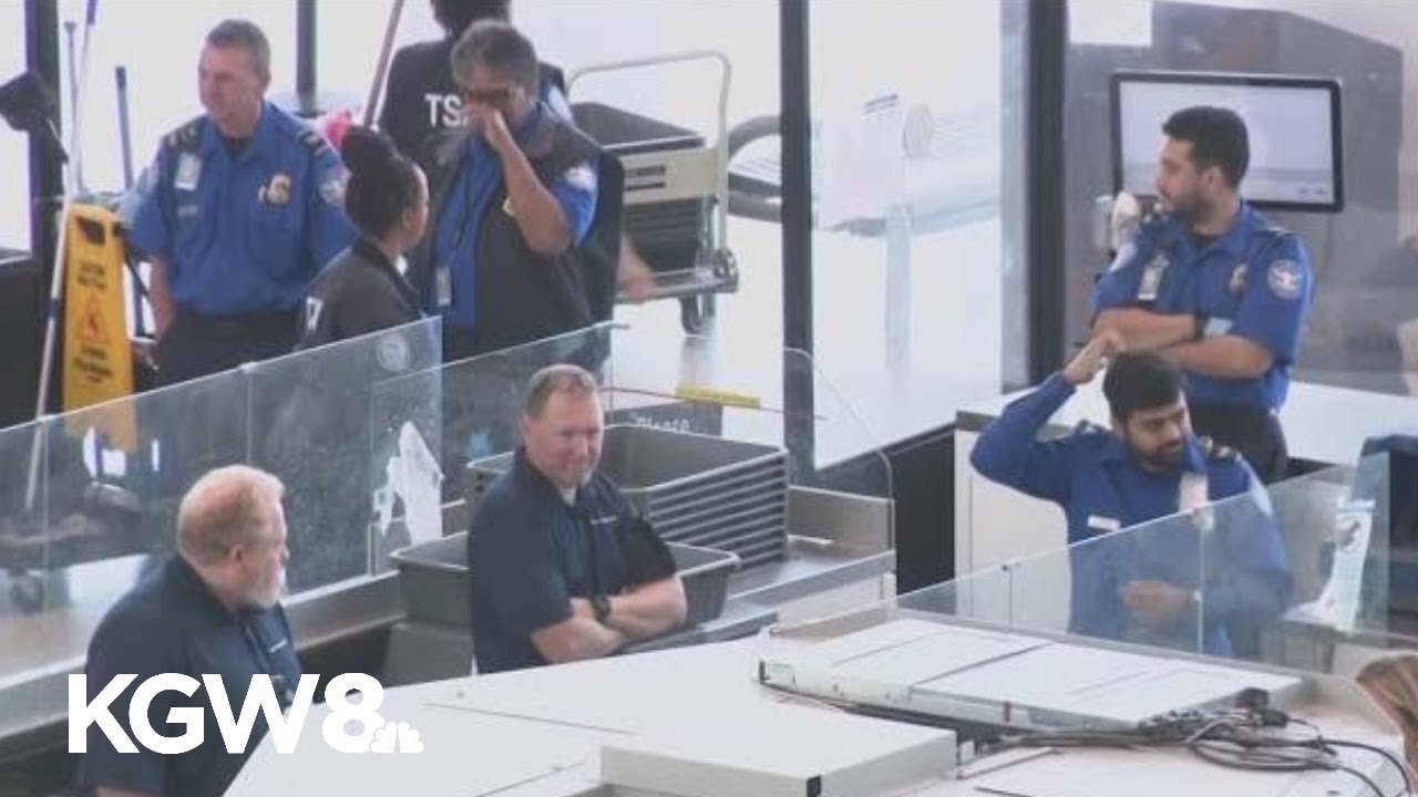 Trump signs executive order to pay TSA workers amid government shutdown