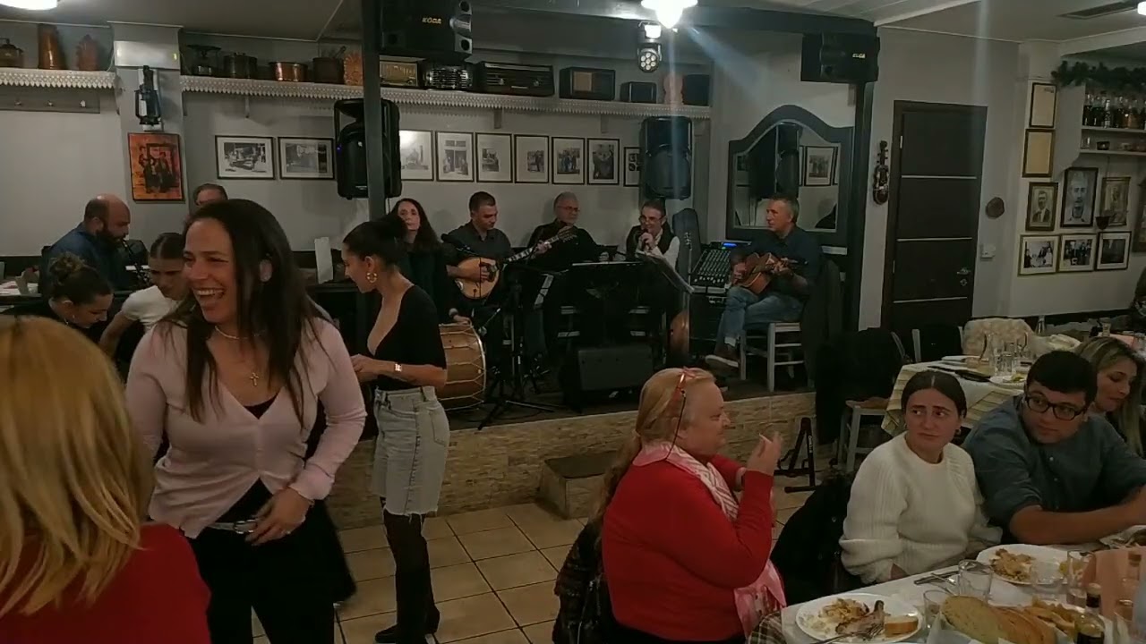 Σωκράτους Όρχησις και Κρούσις, Μήλο μου κόκκινο ...