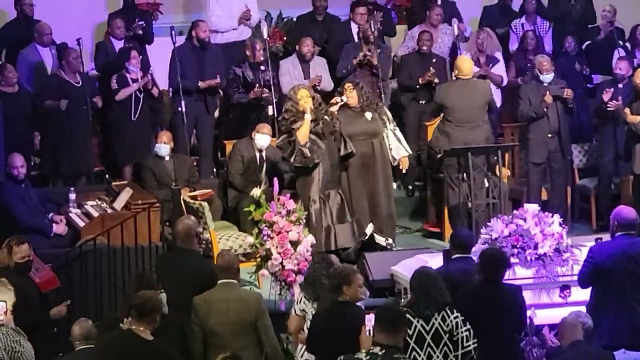 🔥Evangelist Lillian Lloyd Singing At Her mothers Homegoing Service!! Mother Jeannette Lloyd!!🔥
