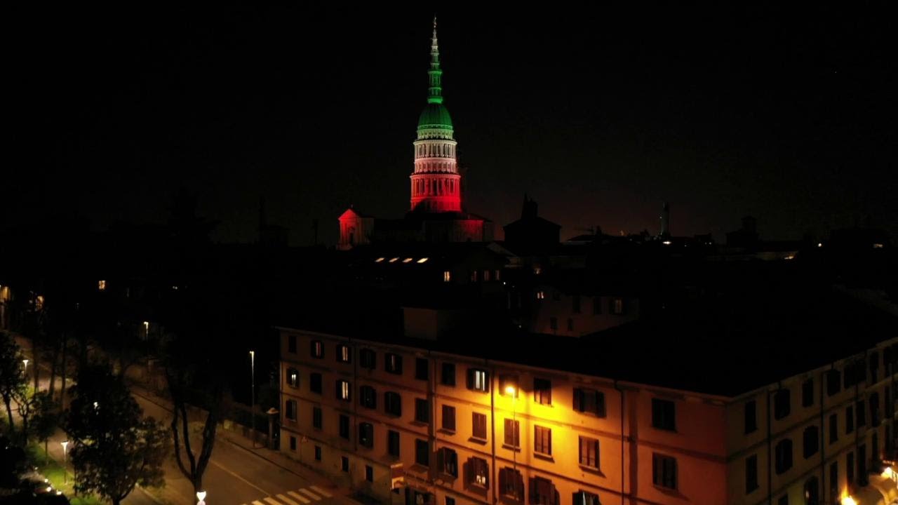 Coronavirus, Novara deserta vista dal drone. E la cupola si veste di tricolore