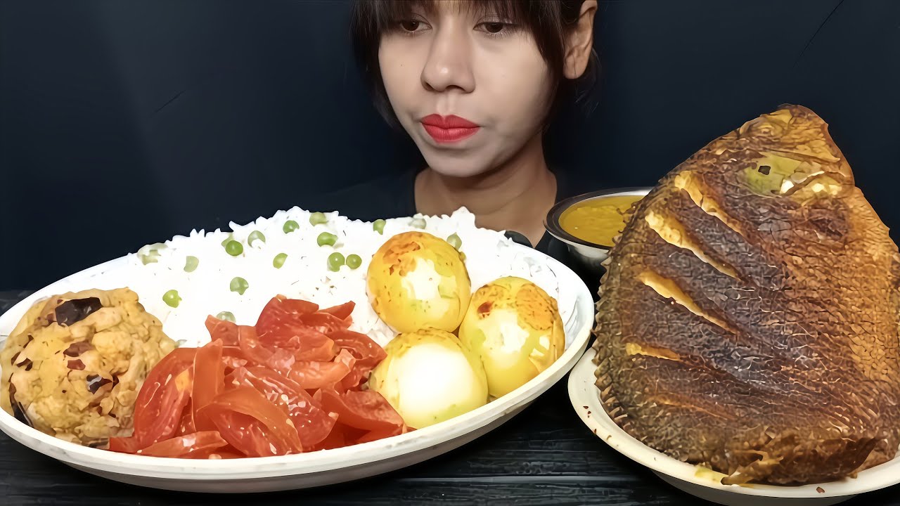 ASMR eating fried fish, vorta, salad, eggs । Dal Chawla eating show । Fish fry । Big bites । Mukbang