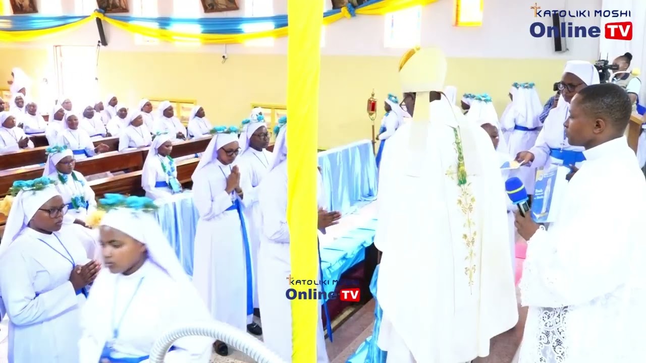 MASISTA WA NADHIRI ZA KWANZA WAKABIDHIWA KATIBA YA SHIRIKA LA CDNK NA ASKOFU MINDE HURUMA CONVENT