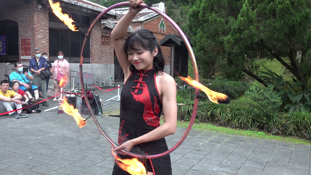 2021年4月3日桃園慈湖兩蔣文化園區街頭藝人Fire Juan花火舞姬林捲兒即將成真火舞團火花舞者Coming True fire group火舞雙呼拉圈女藝人肢體感人舞動特技」中網CTTV