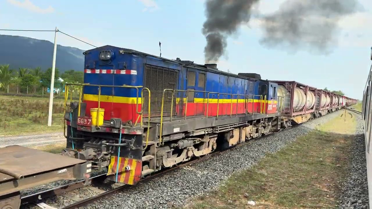 Contaner and oil Crossings with passenger Trains at trpeangpov #railway 