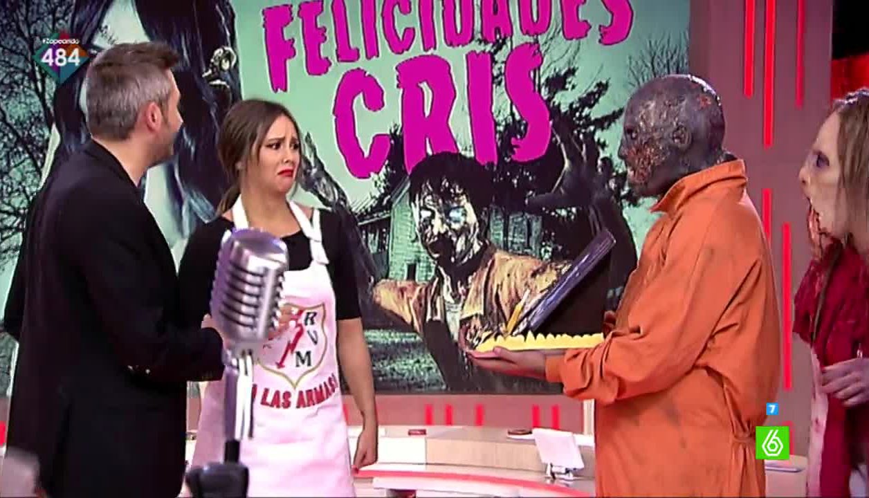 Cuatro zombies dan un susto a Cristina Pedroche por su cumpleaños