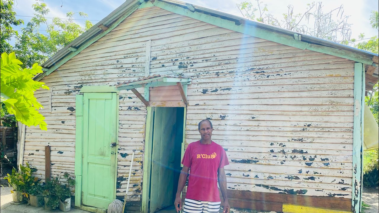 ASI VIVE ANIBAL EN EL CAMPO DE Maimón,PUERTO PLATA,REPUBLICA DOMINICANA.