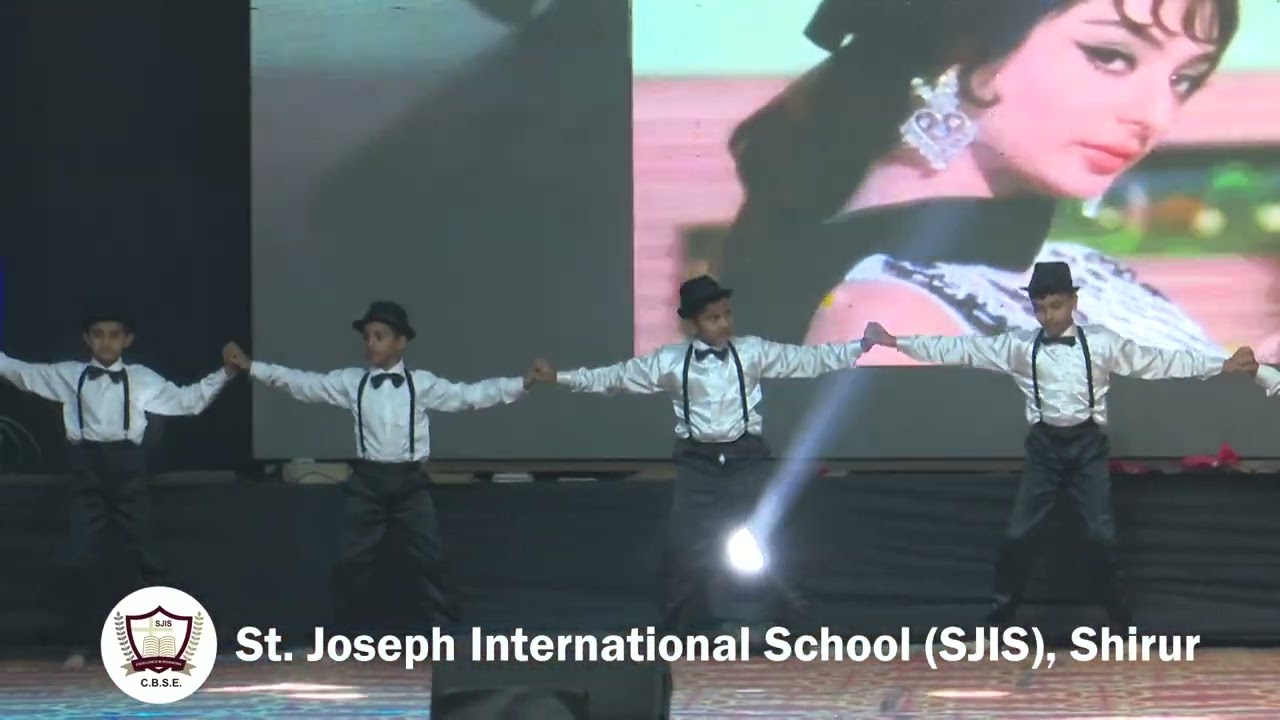 Mere Samnewali Khidki dance performance by 4th - Annual Gathering 2025-2026