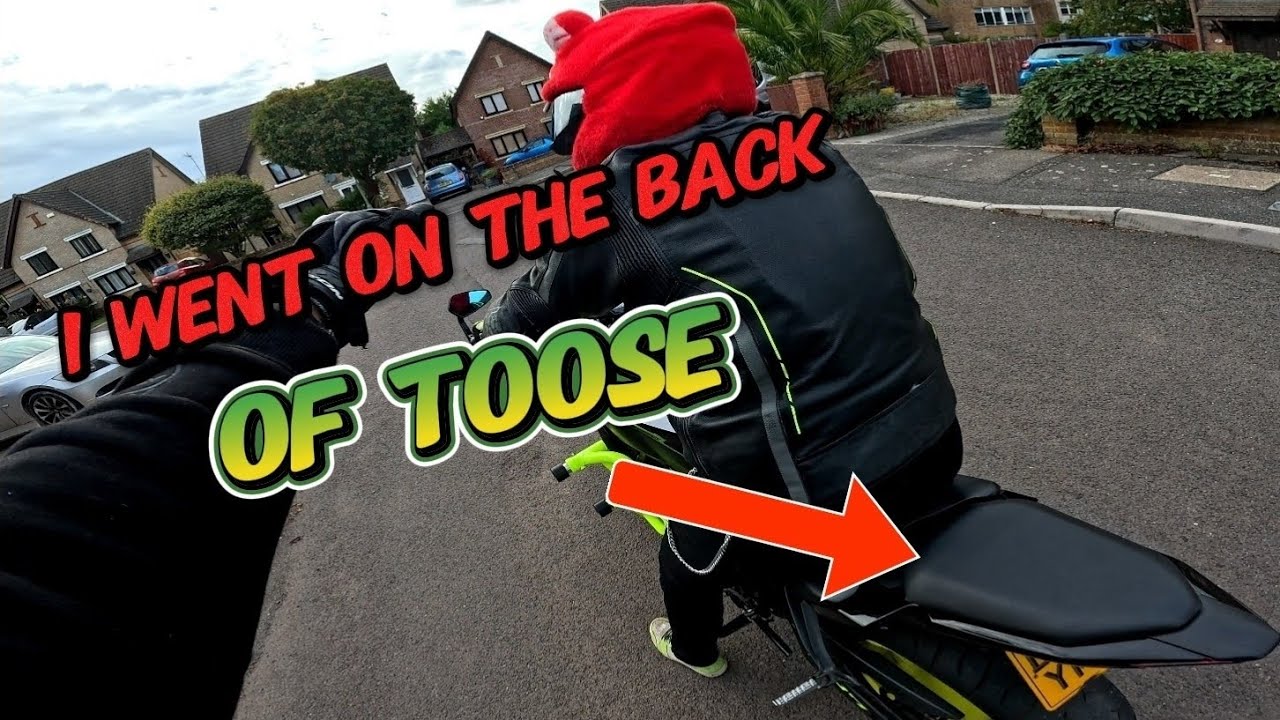 I rode on the back of @TooseOnTwo Mt -07 - calm ride though town 