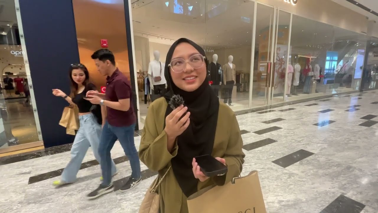 Malaysian girls talk dating 🤫- The real Kuala Lumpur Malaysia 🇲🇾 Do they like us?