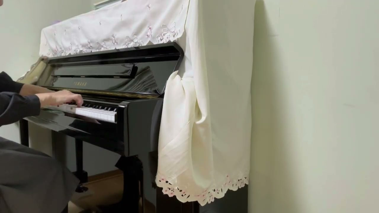 レッスンでいーっぱいアドバイス頂きコンクールに向けて練習してます💪🏻本番まで後１０日‼️気合い入れていきましょう♪ベートーヴェン楽譜🎼ピアノソナタ第８番「悲愴」第３楽章🎼