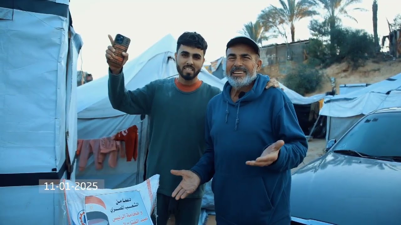 اللجنة المصرية توزع الدقيق على النازحين في خيام غزة