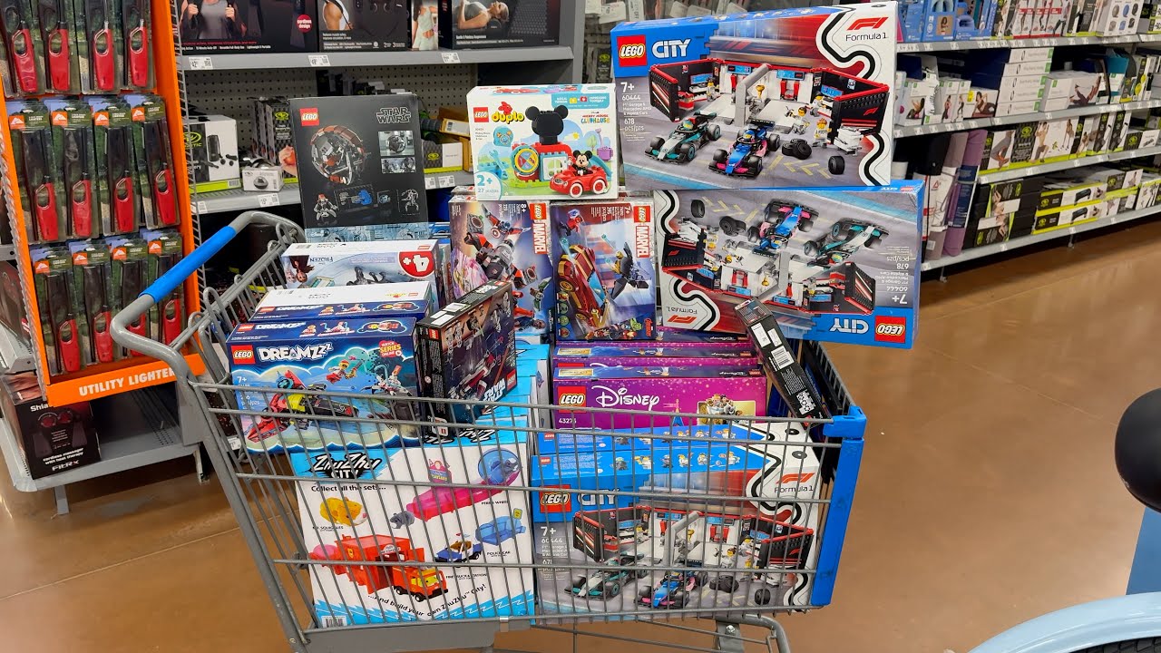 О боже, я прокралась в подсобку Walmart, чтобы найти товары со скидкой! #lego #скидки #walmart