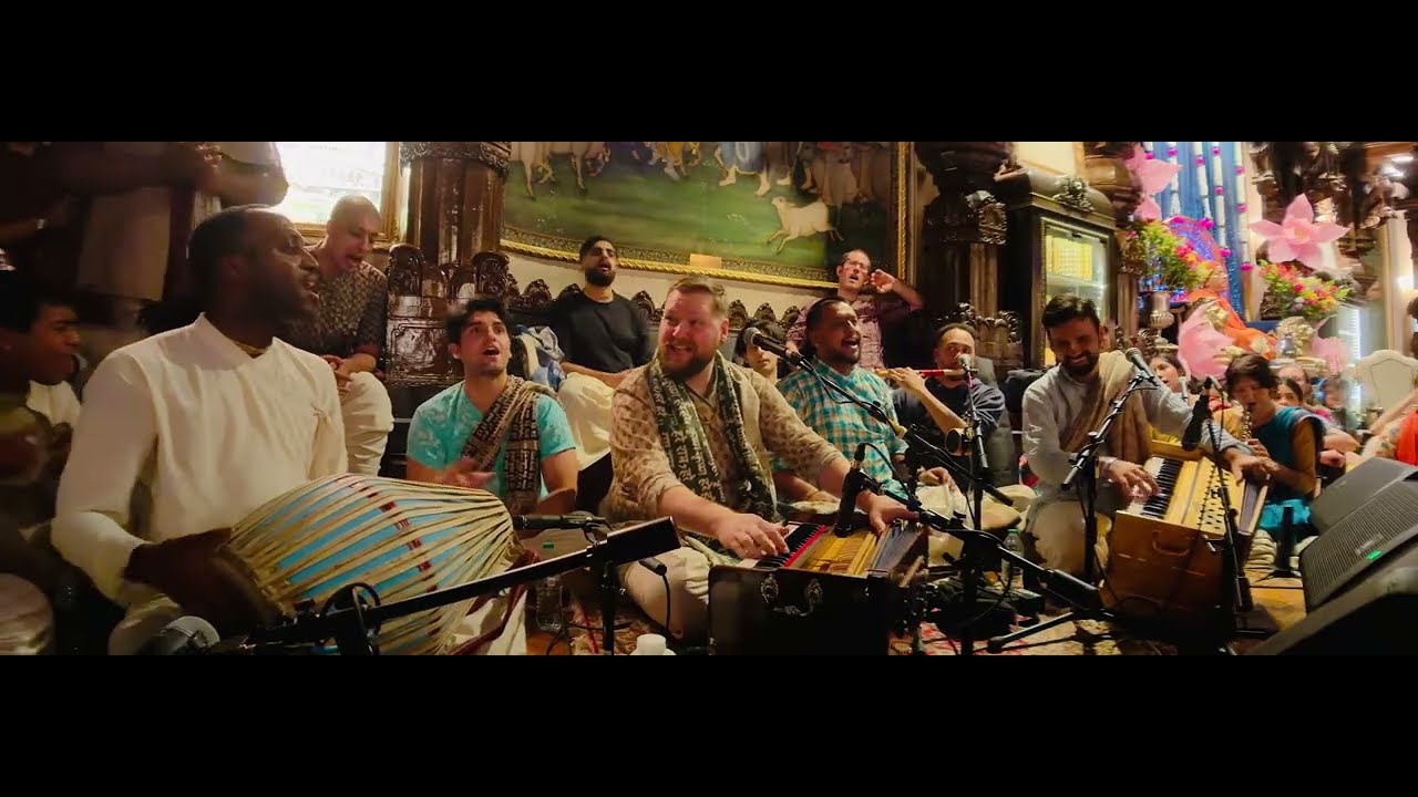 Amala Harinaam Das - Ecstatic Kirtan 