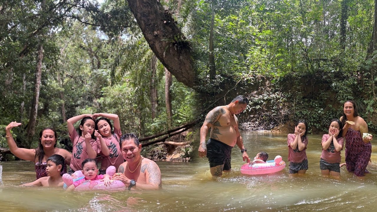 Uchu Nagih Mandi Sungai