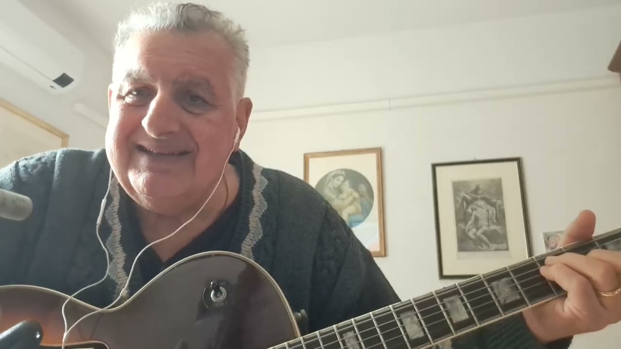 8326. Il Vivente. Senigallia.  Chitarra 🎸 jazz Hondo