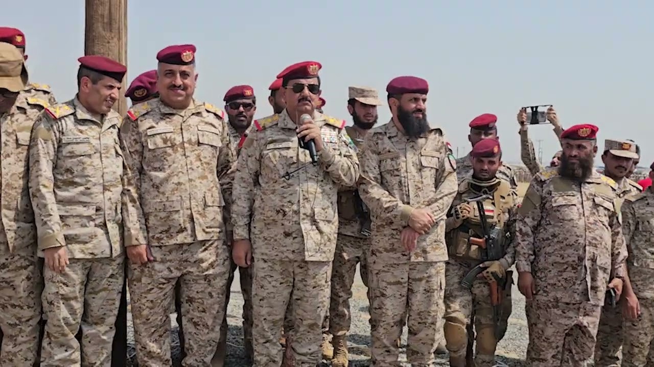 وزير الدفاع محسن الداعري يزور محور مران بمحافظة صعدة 