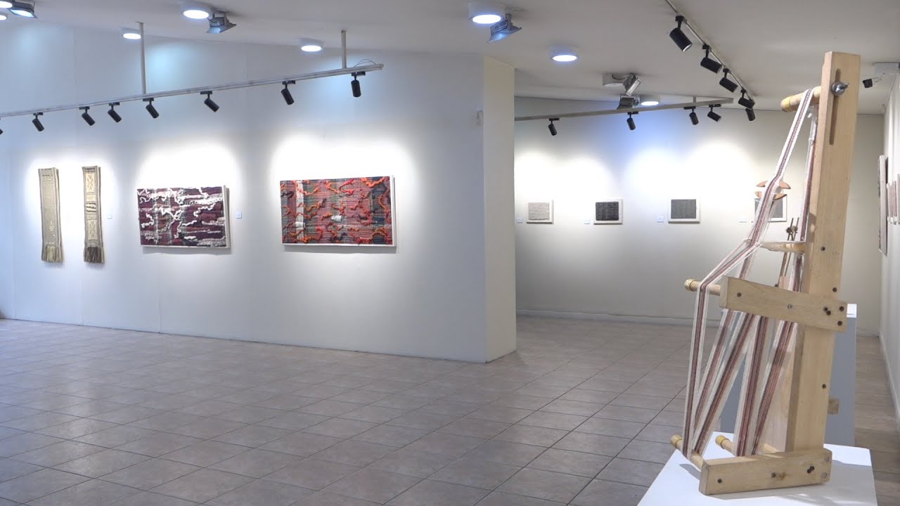Elba Celedón presenta la muestra “Geografía en lana” en el Centro de Extensión UTalca