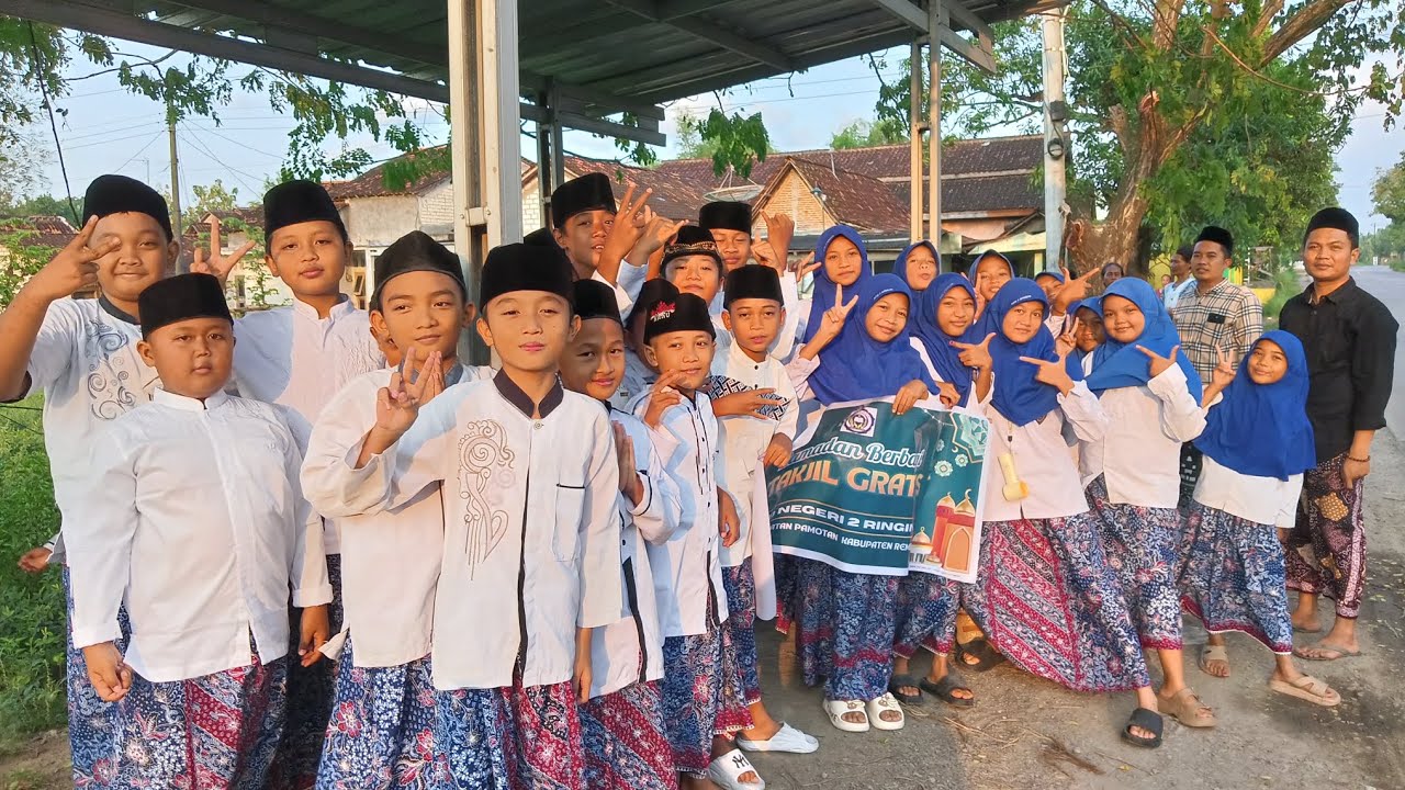Berbagi Takjil (iftar) di bulan Ramadhan 