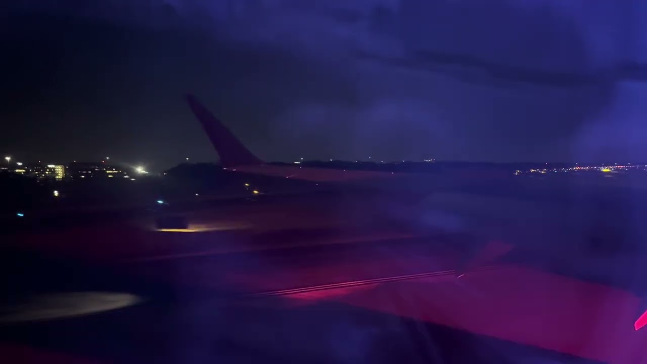 United B737 MAX 9 Landing in Washington Dulles