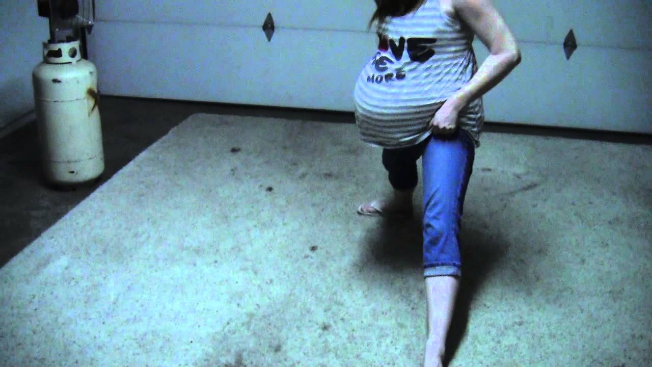 9 Months Pregnant With Twins SPLITS!