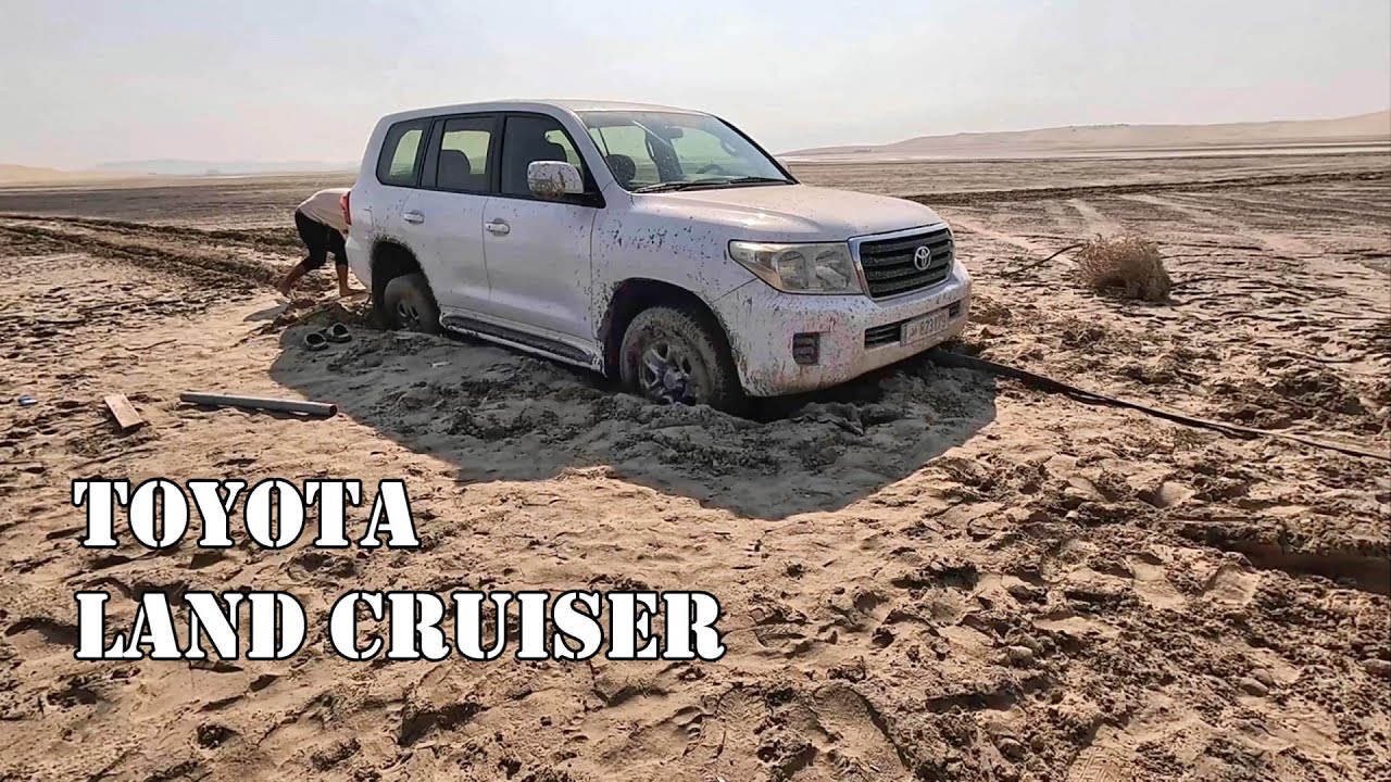 Toyota Land Cruiser Recovered from Tidal Mud at the Inland Sea in Qatar. مغرس في سيلين