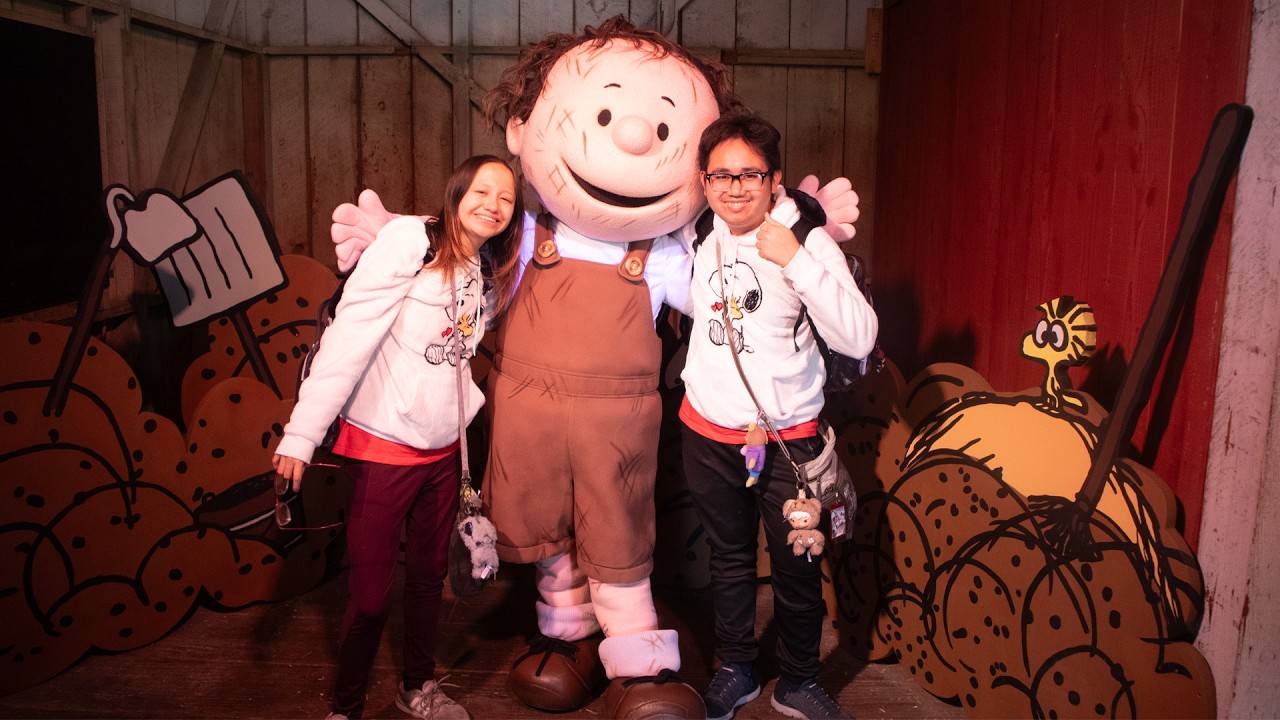 WE MEET PIG PEN IN KNOTT'S BERRY FARM