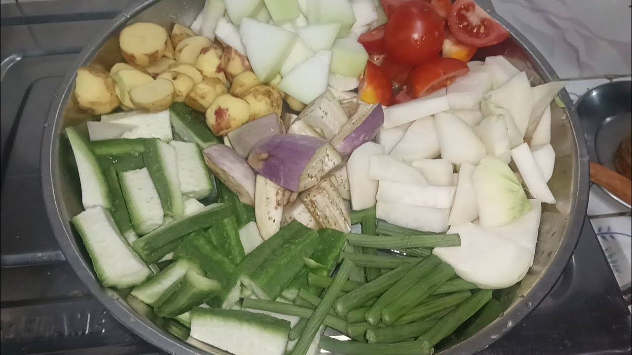 রুই মাছের মাথা দিয়ে পাঁচমিশালি সবজির  ছেচড়া রেসিপি#cooking #ভাইরাল #youtube ভিডিওrecipe 