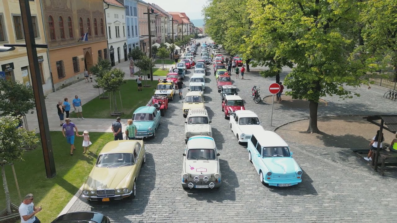 [5/35] Takmer stovka nablýskaných  veteránov zaparkovala v historickej Levoči    (03. 09. 2024)