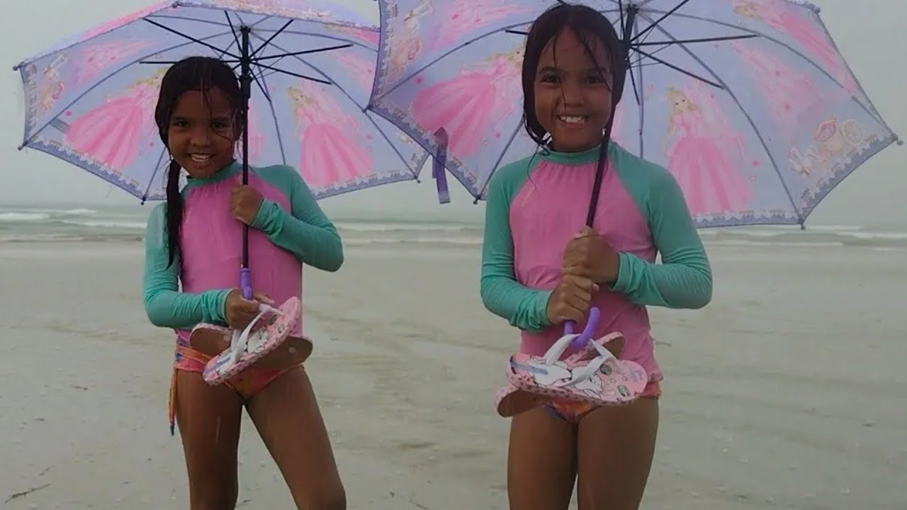 Praia de São Sebastião 🌊, chegamos com chuva ☔, cada momento é único 🤩, por isso vamos compartilhar