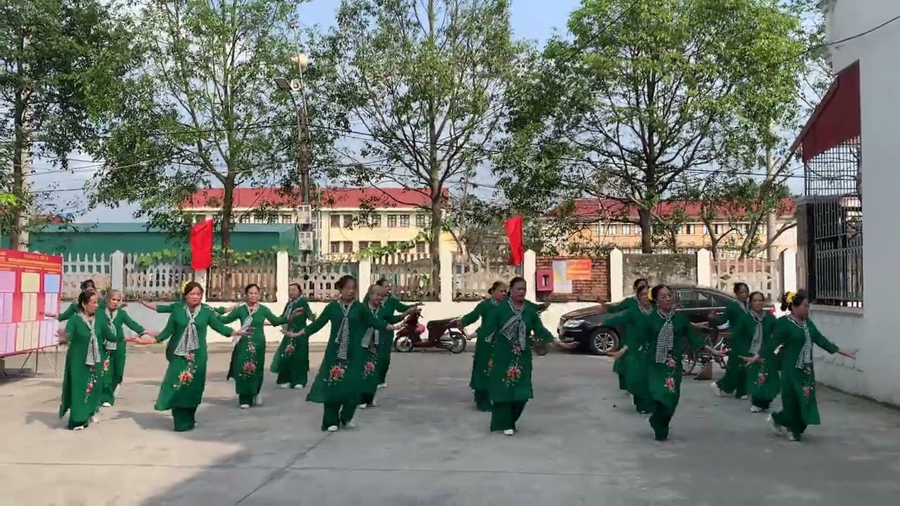 Hội dân vũ thôn Thịnh Vượng xã Nga Sơn chào mừng mùng 8/3