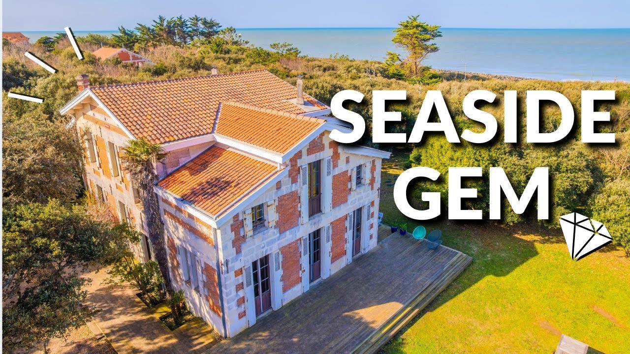 🏖️ Beachfront Bliss in Soulac-sur-Mer – Stylish Home Steps from the Ocean! 🌊ref:  A34977SD33