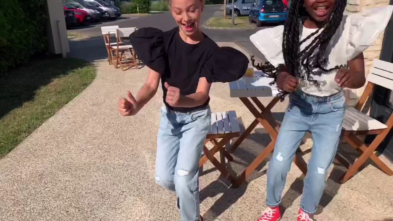 Safya & Tyana - Joeboy / MrEazi / Deejayneptune - Nobody - Afrodance