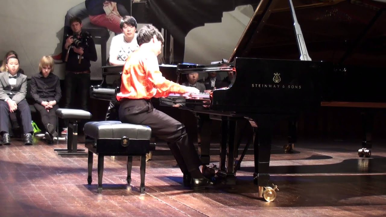 Maxim Lando plays Liszt in a Masterclass for Lang Lang