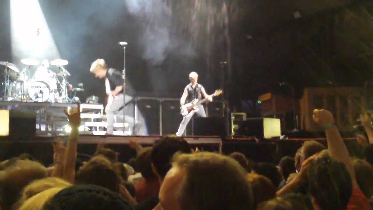 Green Day - Hitchin A Ride / When I Come Around - Darien Lake - 8/5/10
