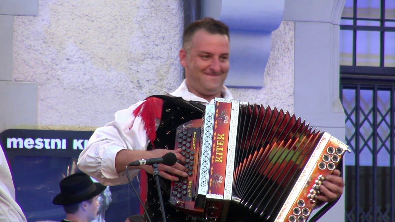 Ansambel Vikend - Ko polko urežem (v živo)
