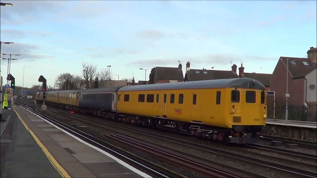 CLASS 66850 37254 9703 TEST TRAIN AT TONBRIDGE 66757 66694 66771 THROUGH EDENBRIDGE 30/12/25