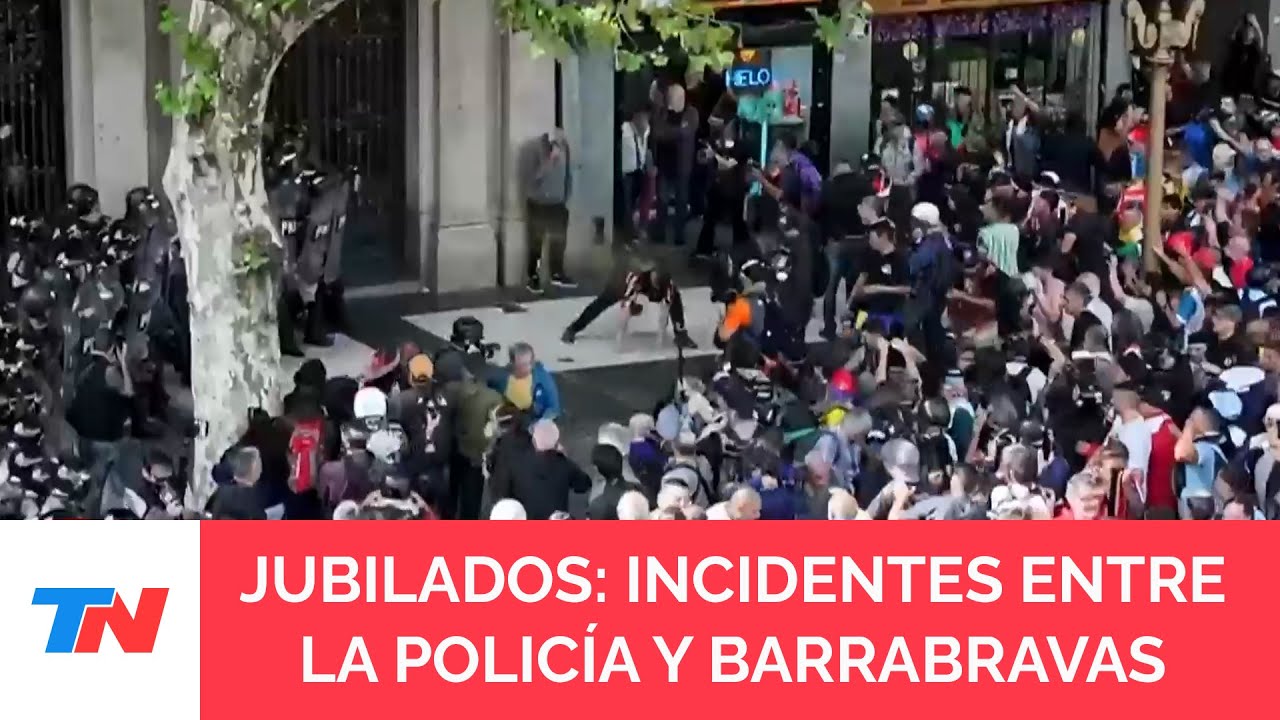 MARCHA DE JUBILADOS: Enfrentamientos entra la policía y los barrabravas